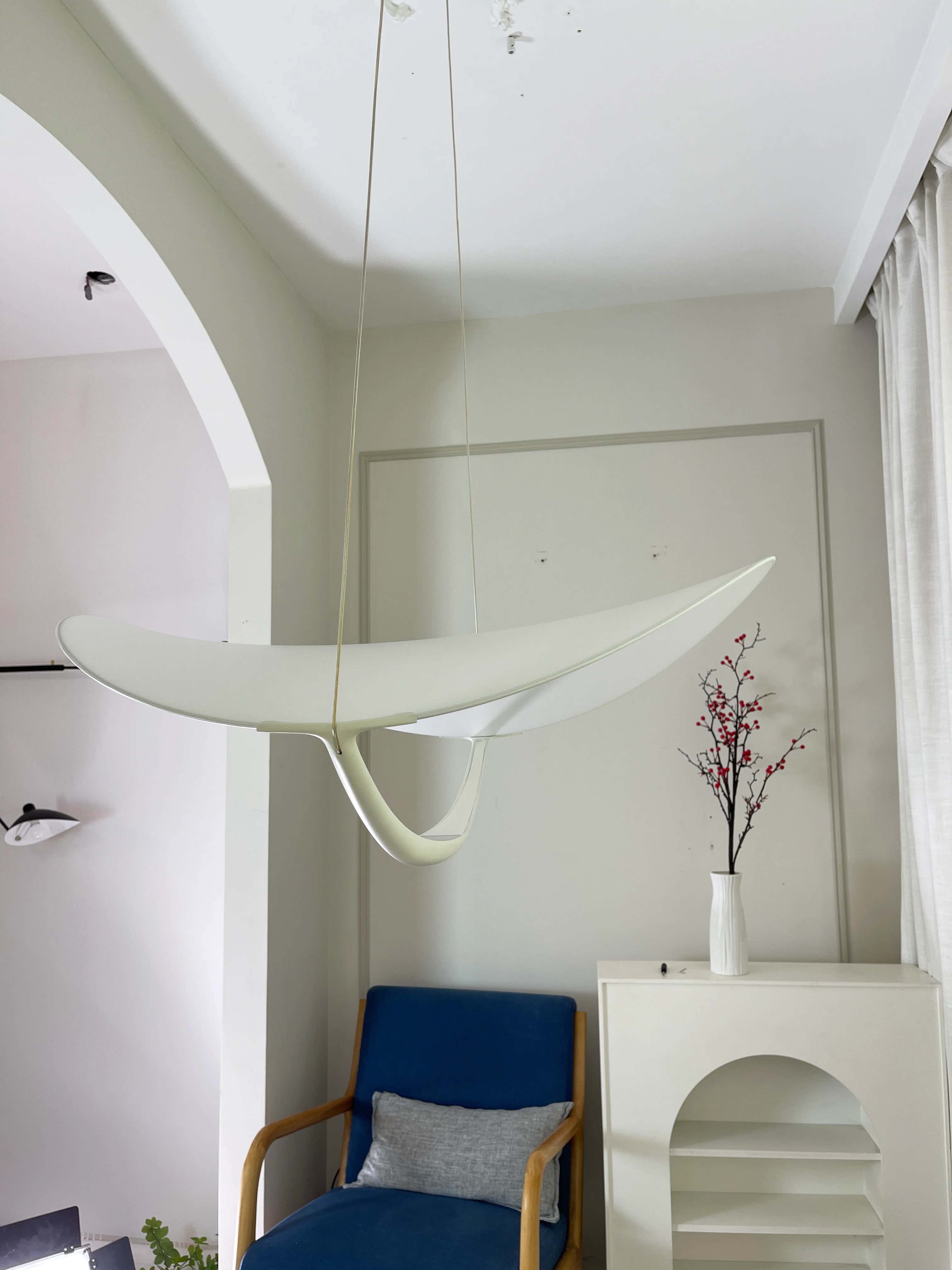 Luvra Floating Arc Pendant Light