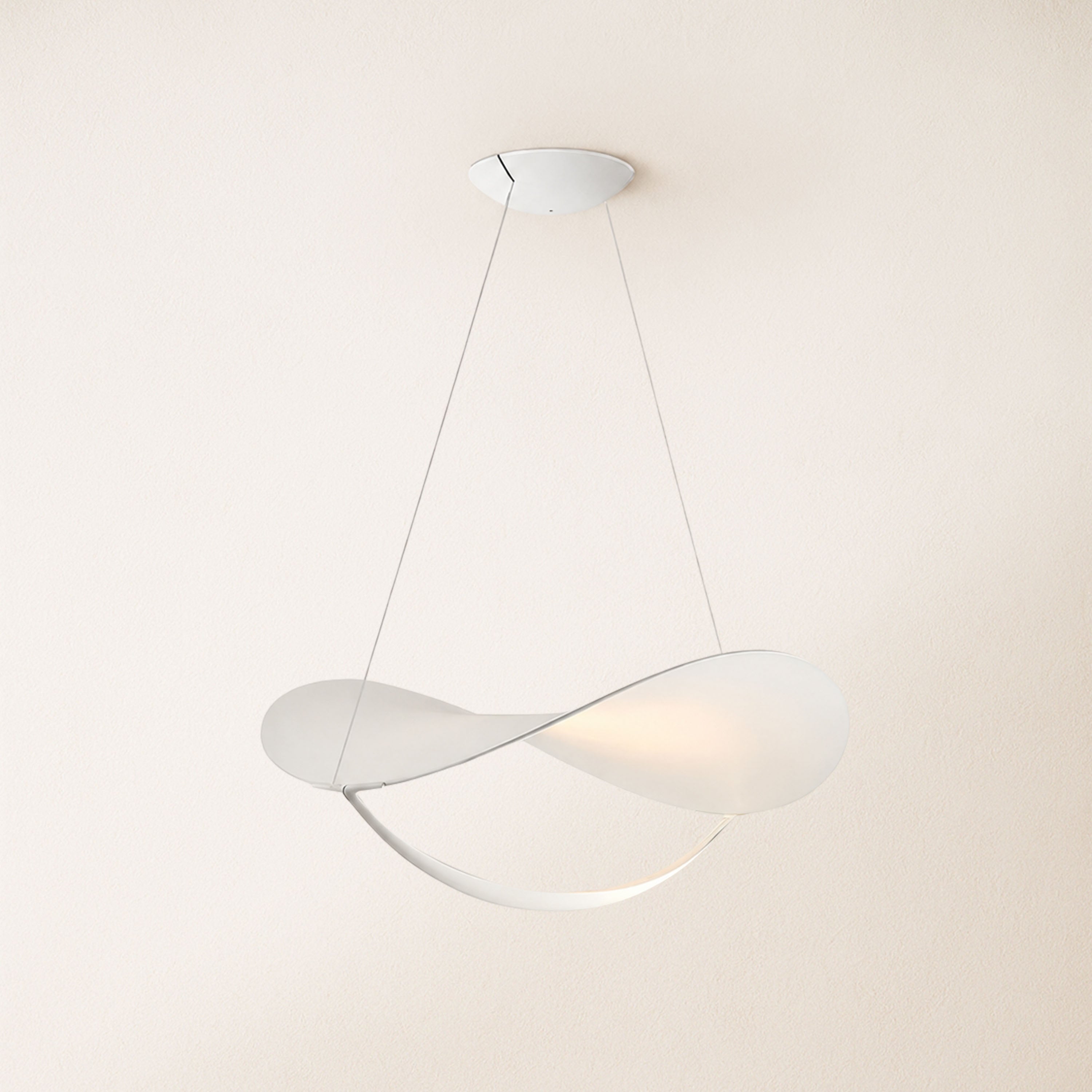 Luvra Floating Arc Pendant Light - HOULTE