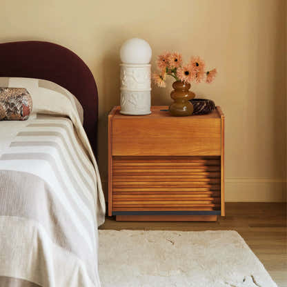 Devon Oak Nightstand 20“W