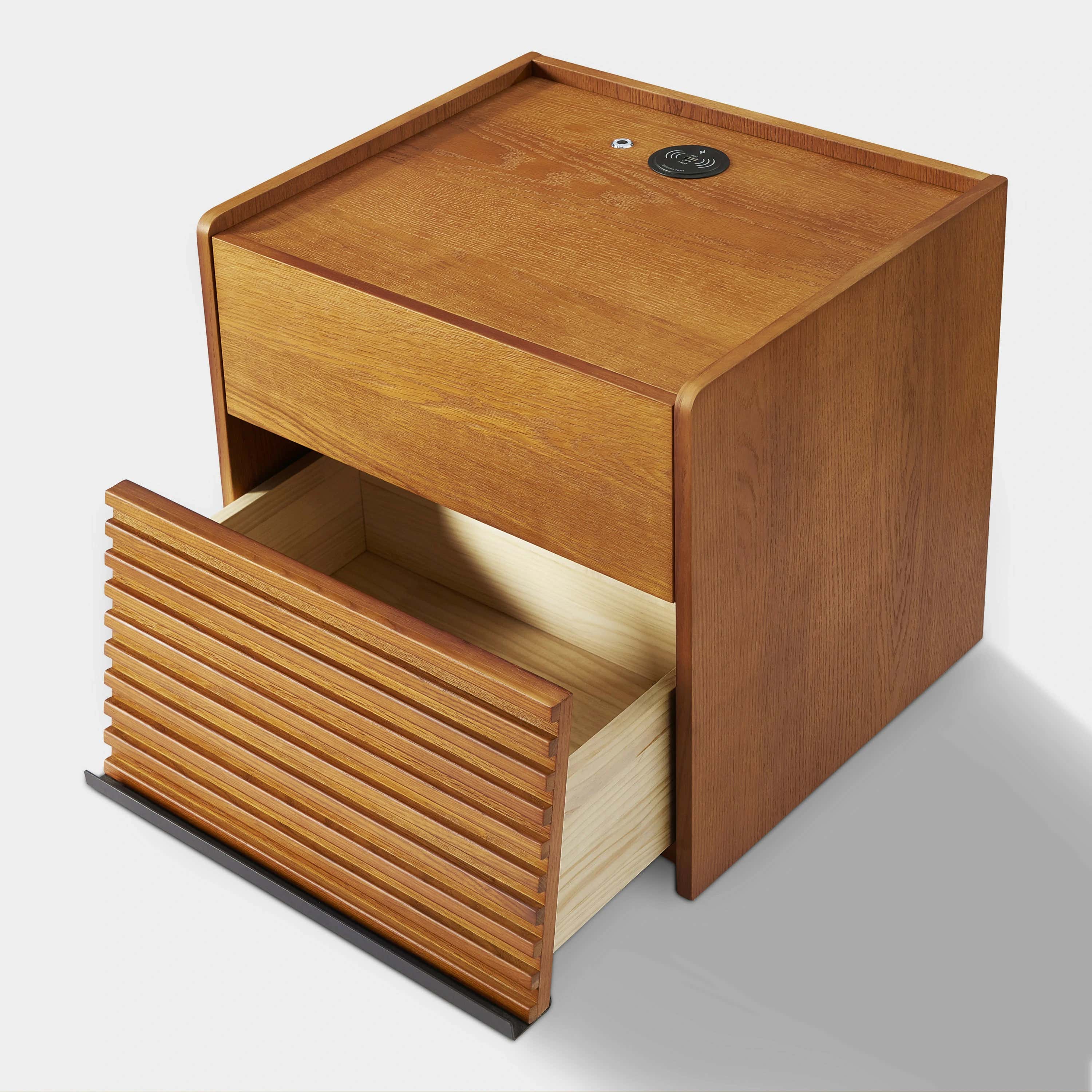 Devon Oak Nightstand 20“W