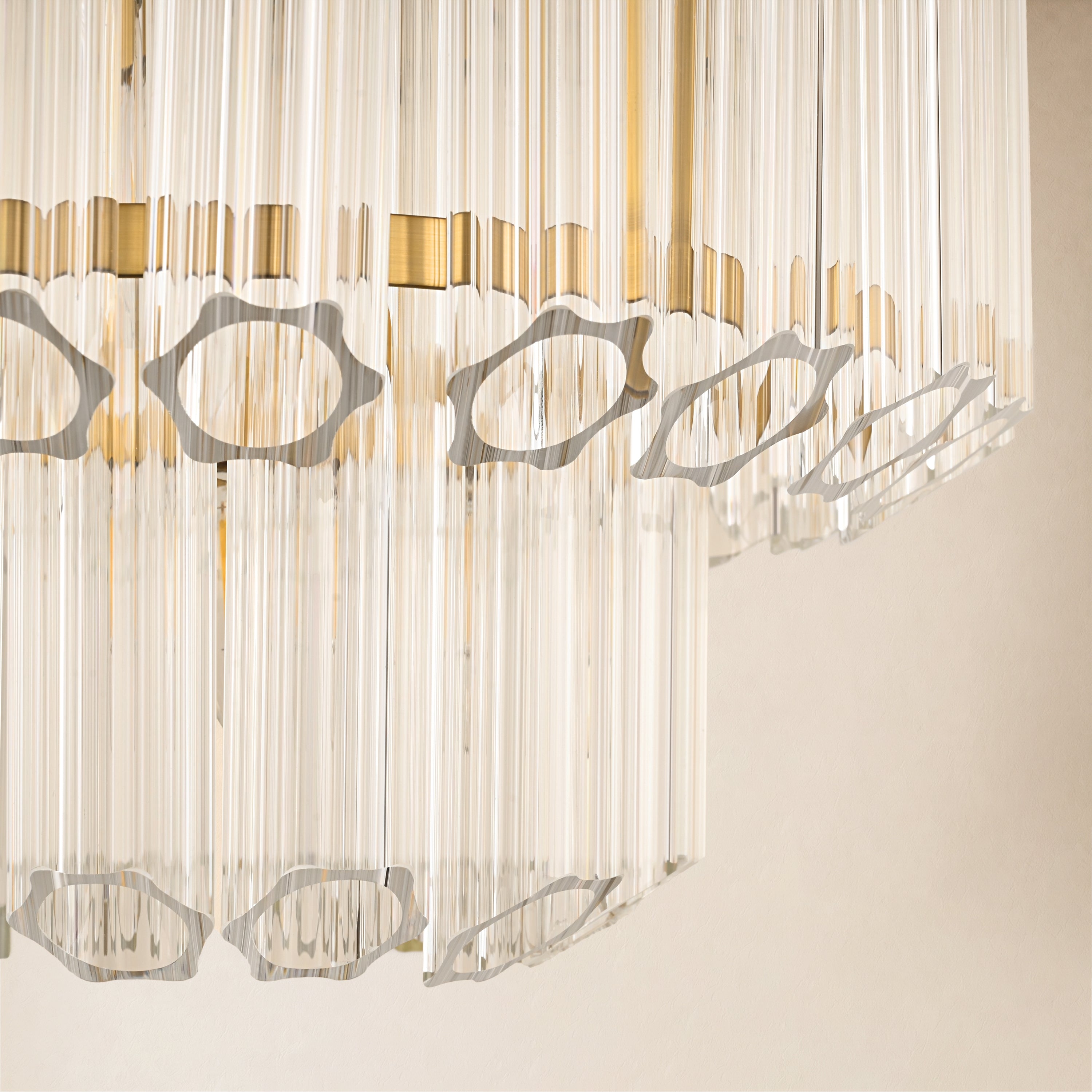 Dawelle Fluted Glass Tiered Round Chandelier 15.7"D